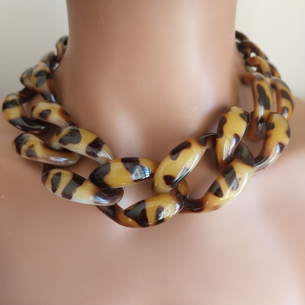 Chic Tortoise Plastik Necklace - Picture 14 of 14